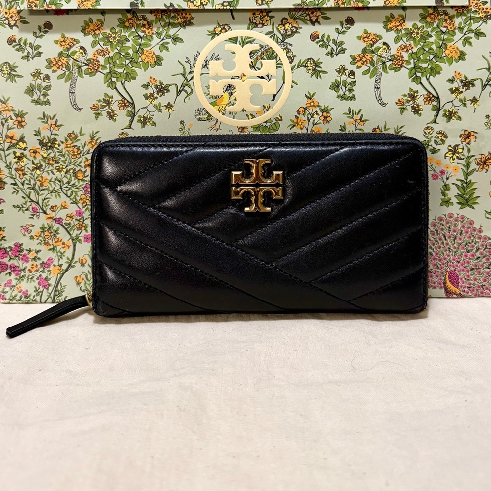 Tory Burch Kira Chevron Zip wallet